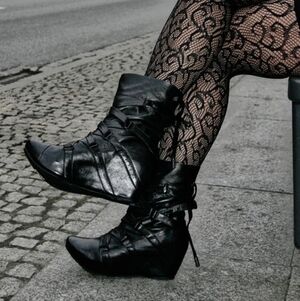 Tsubo Sidon Black Leather Ankle Booties 7.5